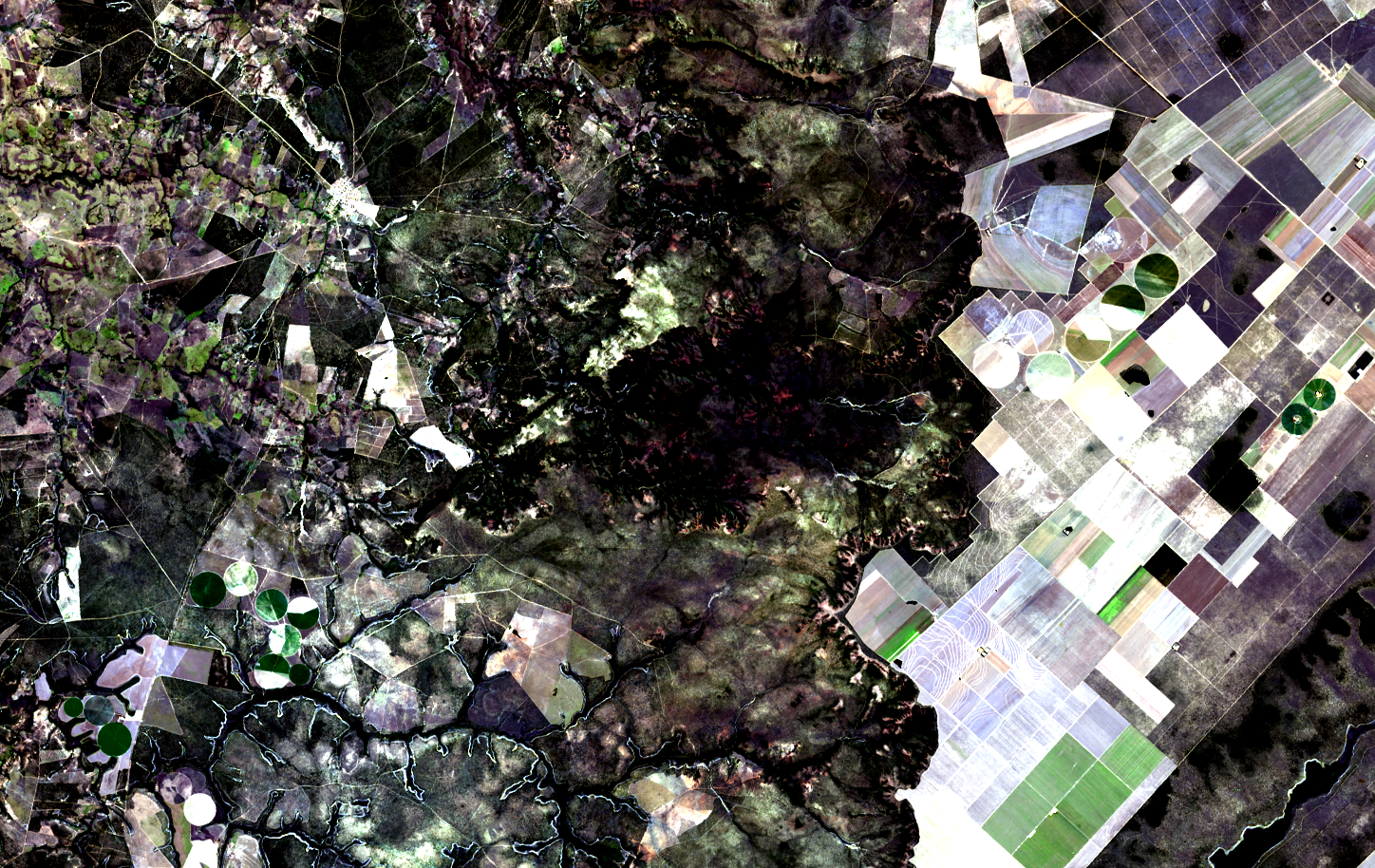 ../_images/landsat8-220070-20150908-cores-verdadeiras.png